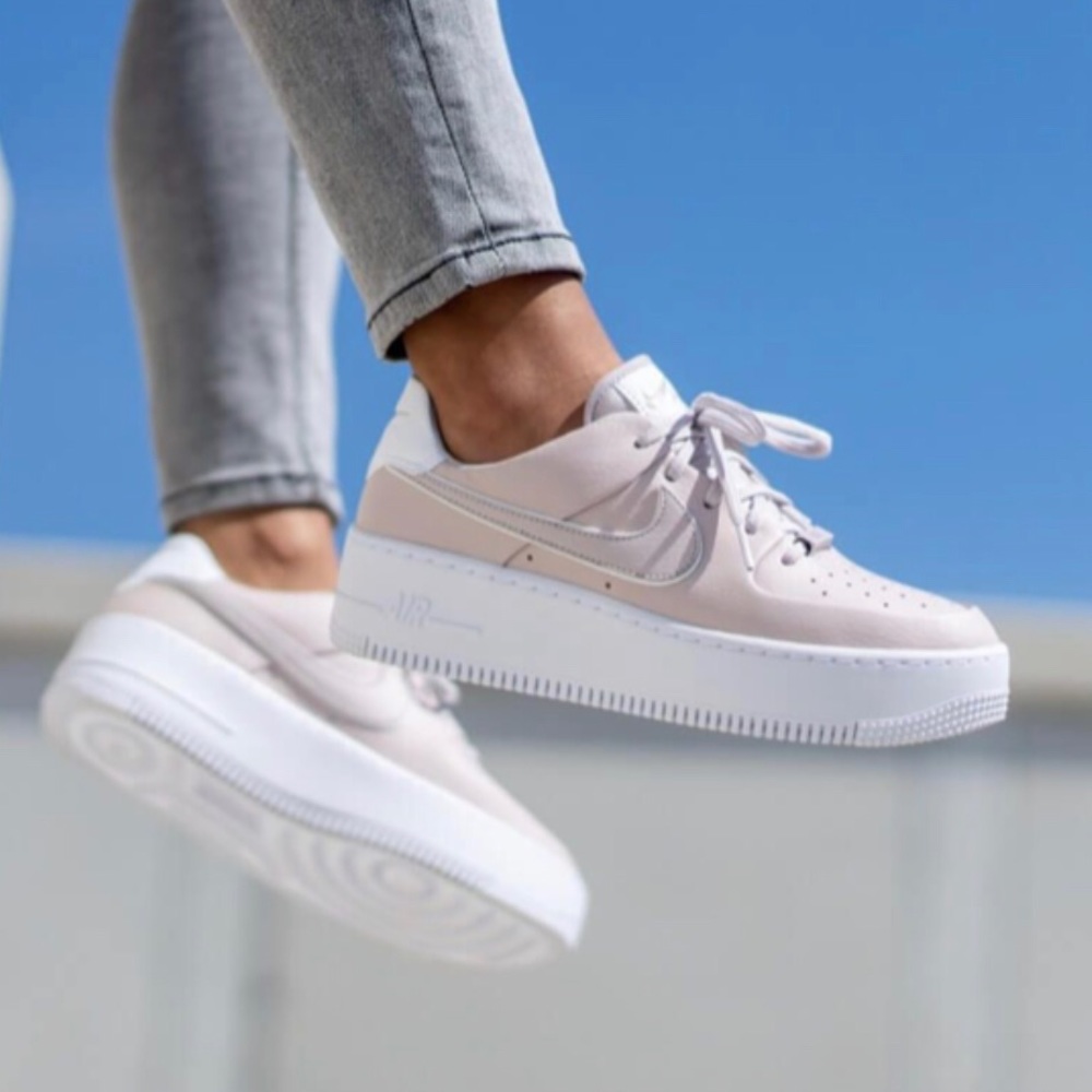 ✔️New✔️ NIKE Air Force 1 Sage 'Platinum Violet'